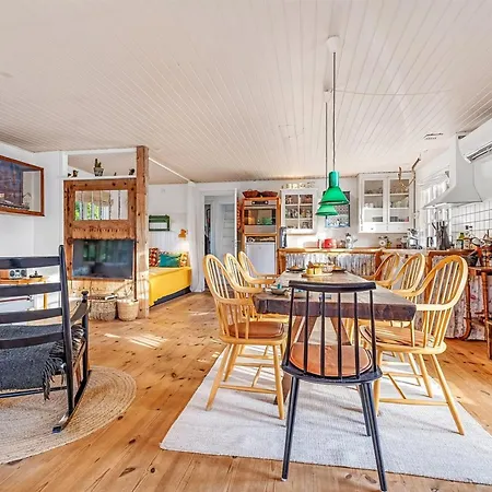 Heraldine - 400m From The Sea By Interhome Stubbekobing